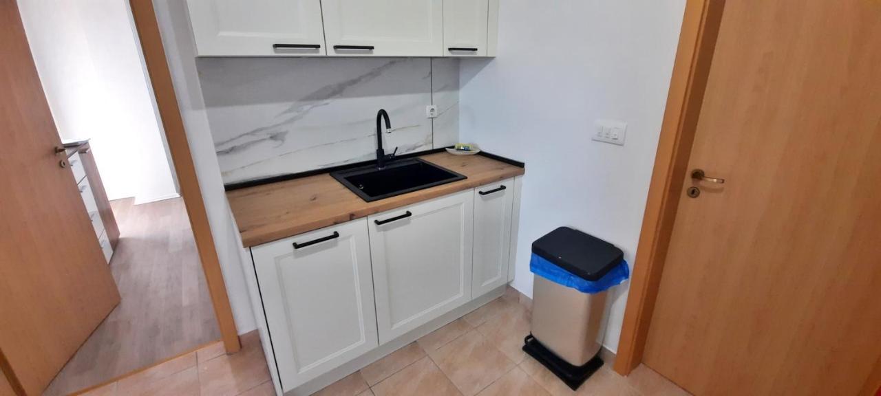 Marija Apartment Betina  Bagian luar foto